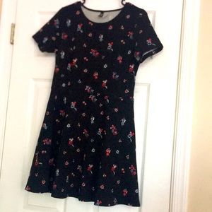Black floral short dress with short sleeves